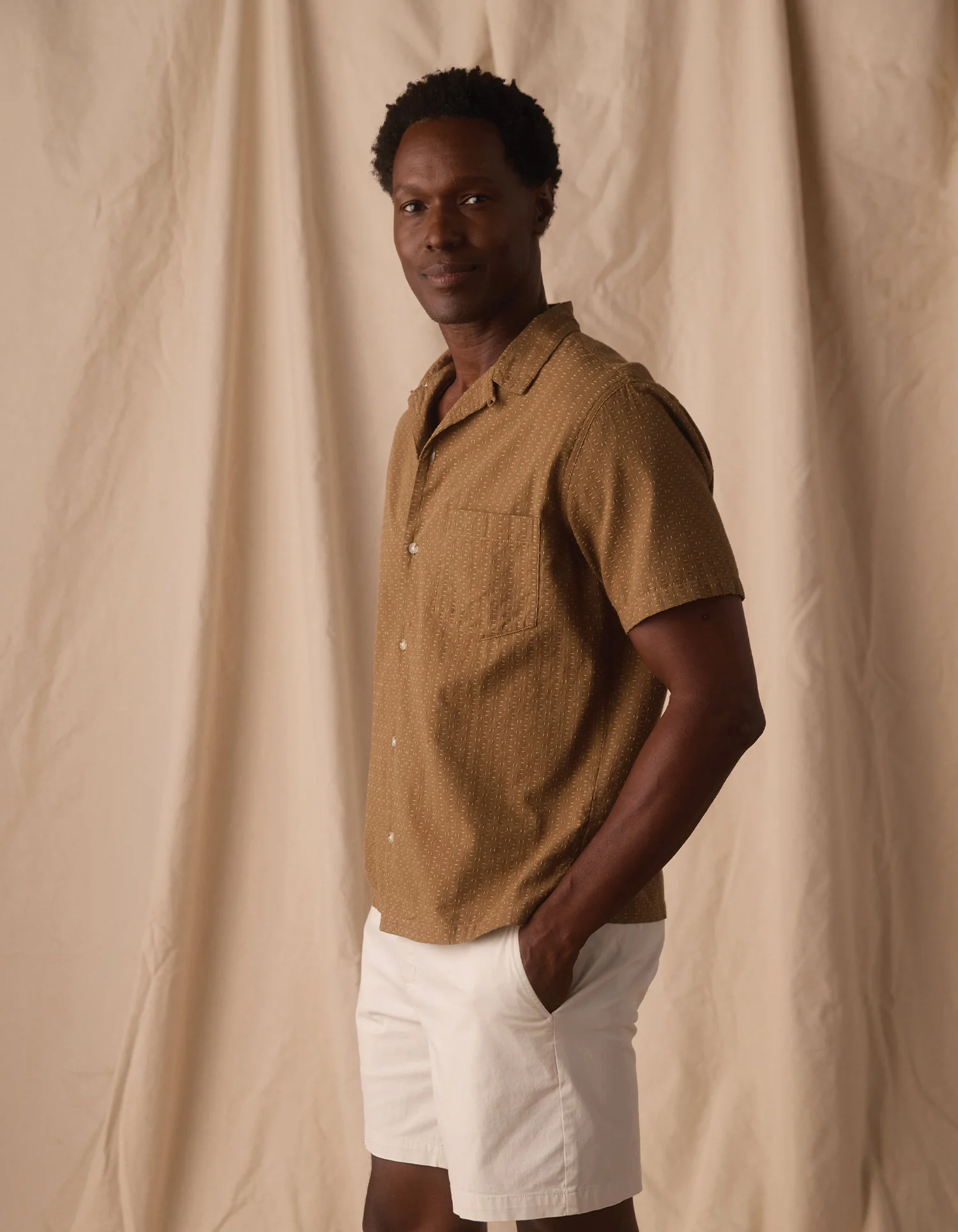Freshwater Resort Shirt in Dark Khaki - Image 8