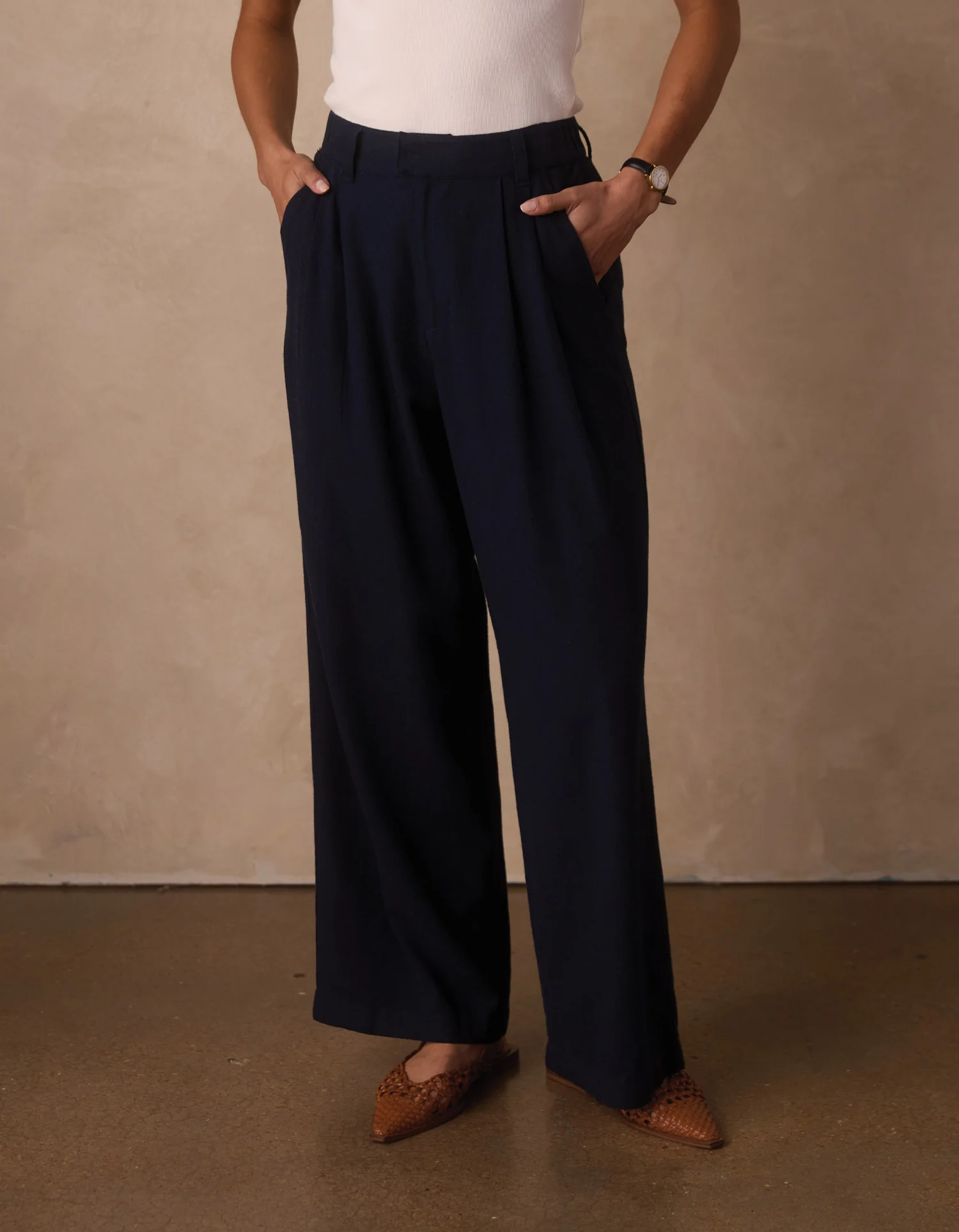 Leukos Linen-Blend Trouser in Navy - Image 4