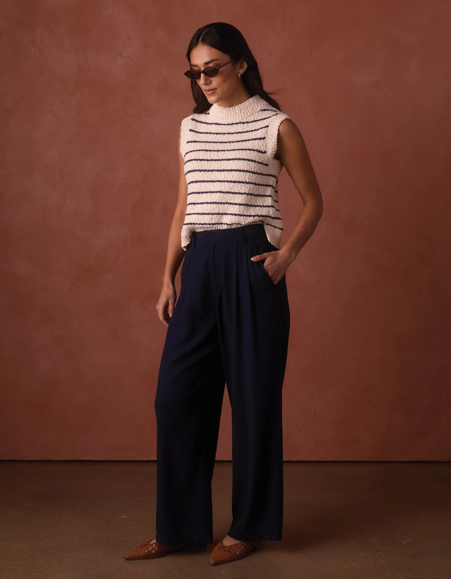 Leukos Linen-Blend Trouser in Navy - Image 5